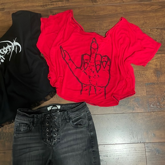 One Slouch Top & One Black Stretch Jeans - Picture 3 of 9